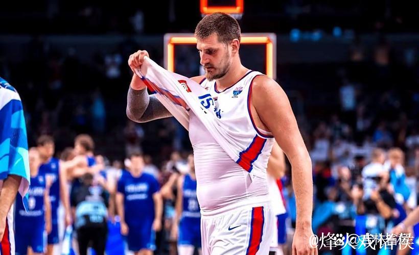 申京开局连续持球单打约基奇,3投全中已砍下6分 申京开局连续持球单打约基奇,3投全中已砍下6分